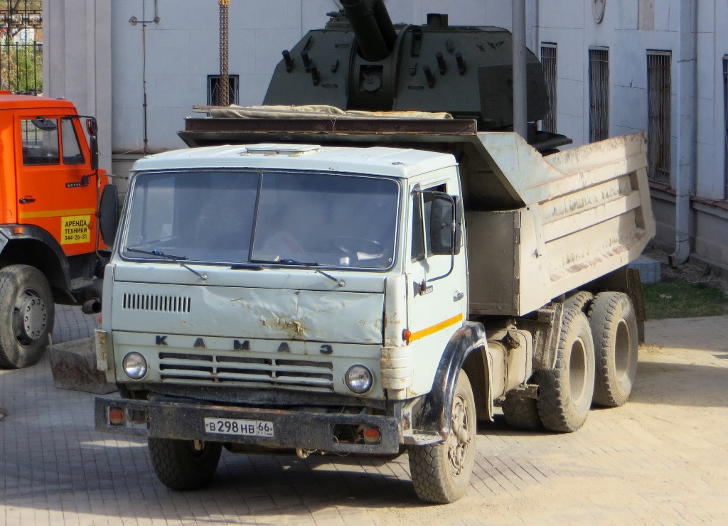 Самосвал КамАЗ-55111 #В 298 НВ 66. Екатеринбург, Первомайская улица