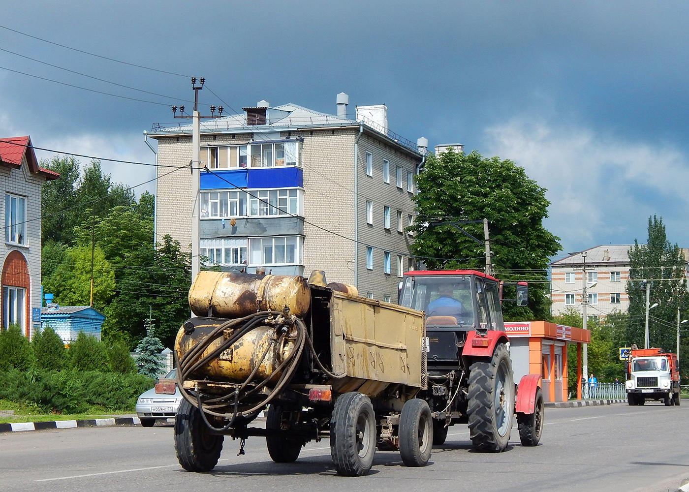 Трактор ЛТЗ 60АБ-10 #4342 ЕЕ 31с прицепным компрессором ПР-10. Белгородская область, г. Алексеевка, улица Маяковского