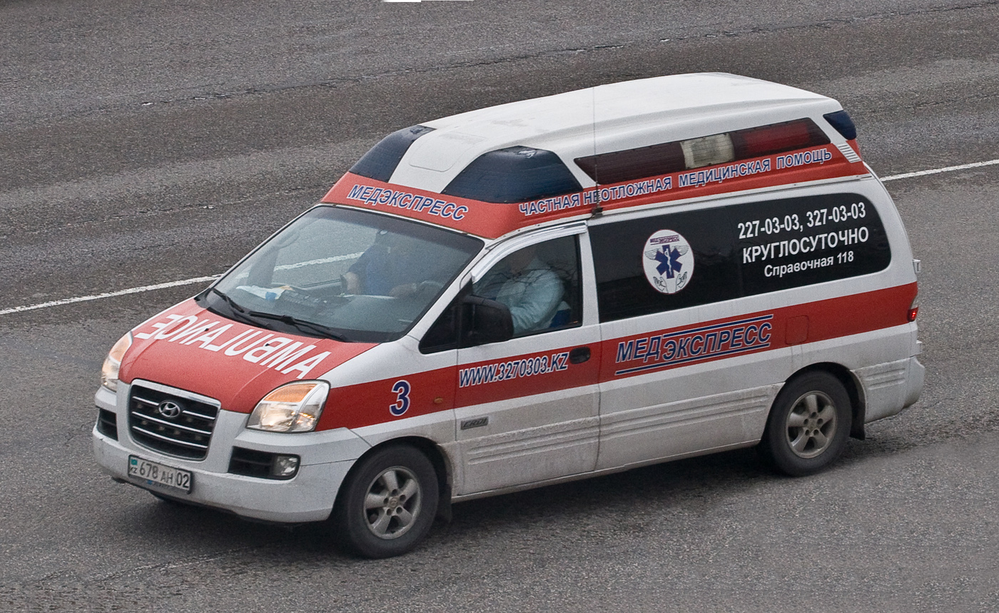 Автомобиль частной СМП на базе Hyundai H1 #678 AH 02. Алматы, улица Саина