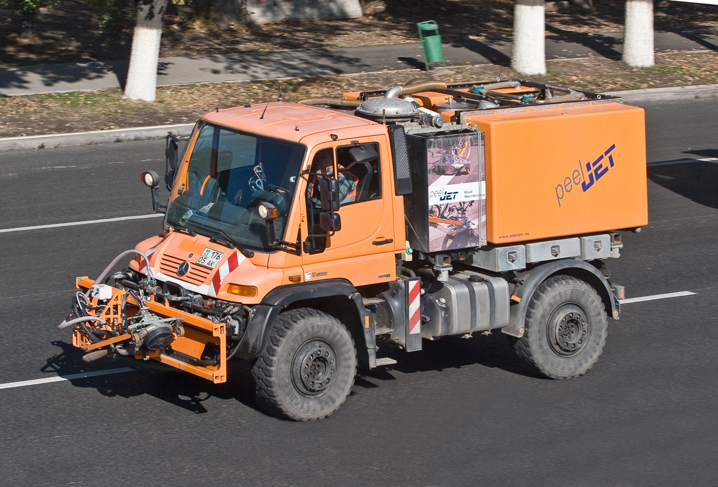 Водоструйный демаркировщик Peel Jet на шасси Unimog U500 #176 AK 05. Алматы, проспект Рыскулова
