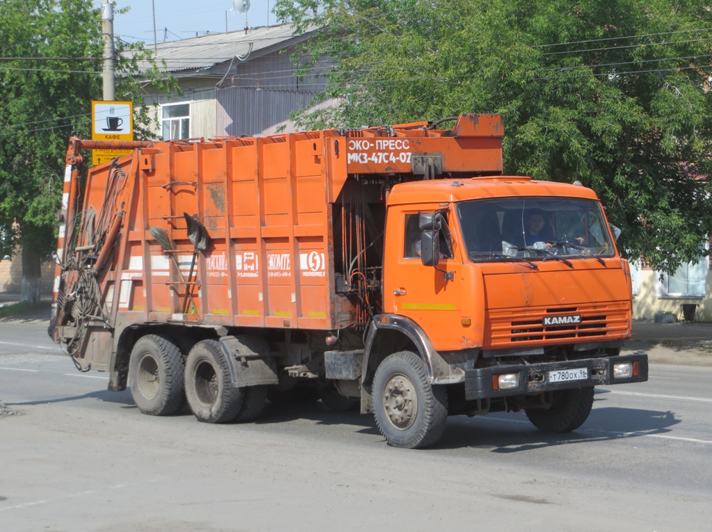 Мусоровоз МКЗ-4704-02 на шасси КамАЗ-65115 #Т 780 ОХ 96. Курган, улица Куйбышева