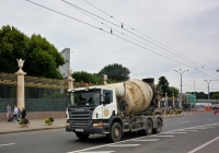 Бетоносмеситель на шасси Scania P380 #Н 406 АВ 99. Москва, улица Крымский Вал 
