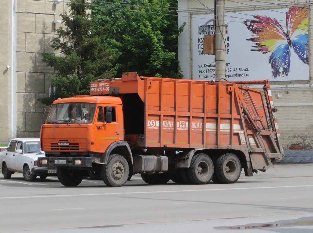 Мусоровоз МКЗ-4704-02 на шасси КамАЗ-65115 #Т 780 ОХ 96. Курган, улица Куйбышева