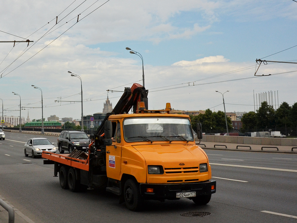 Эвакуатор ЗиЛ-5302АР #Н 024 НР 177. Москва, улица Крымский Вал 