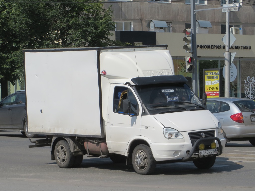 Фургон 270700 на шасси ГАЗ-3302 "Газель" #М 060 КУ 45  . Курган, улица Куйбышева