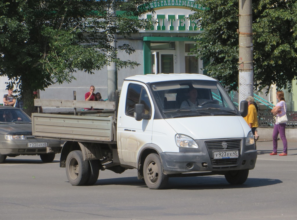 Автомобиль ГАЗ-3302-288 "Газель-Бизнес" #У 923 ЕХ 45. Курган, улица Куйбышева