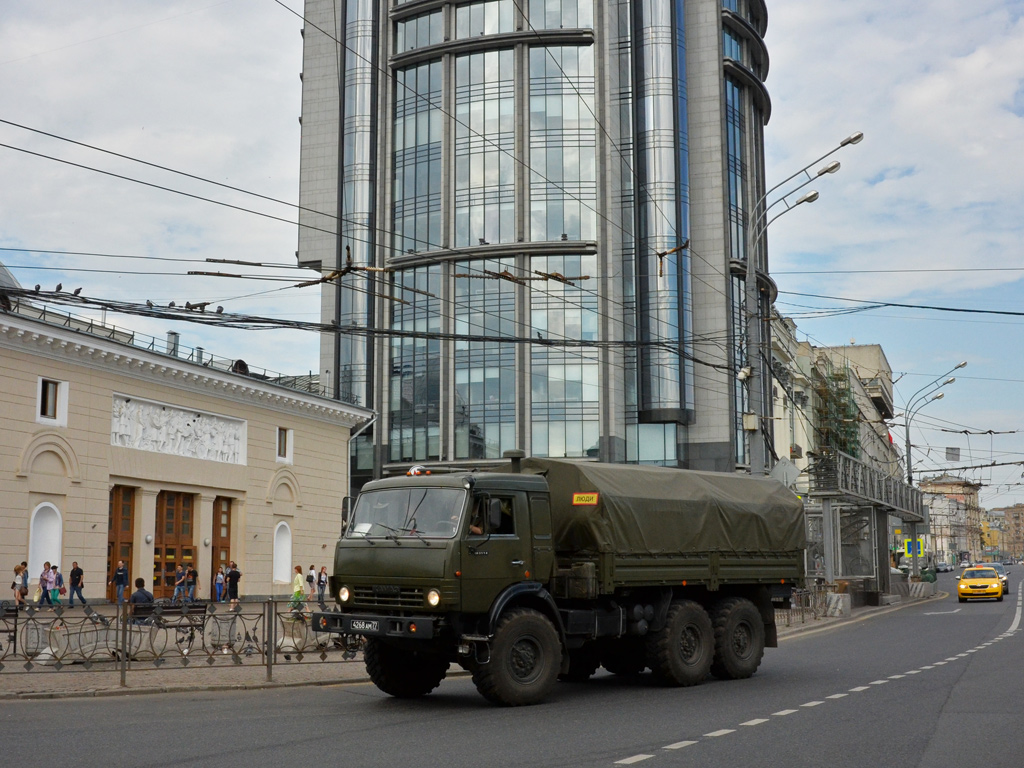 Тентованный армейский грузовик КамАЗ-43114 #4268 АМ 77. Москва, улица Крымский Вал 