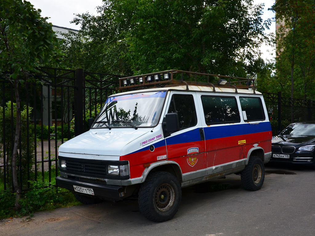 Автомобиль спортивно-туристический на шасси Peugeot J5  #К 020 ТТ 199. Москва, Михалковская улица 