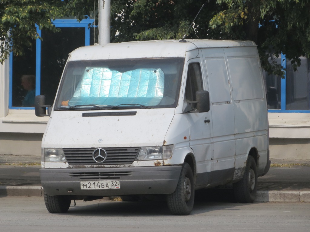 Фургон на шасси Mercedes-Benz Sprinter #М 214 ВА 32. Курган, улица Гоголя