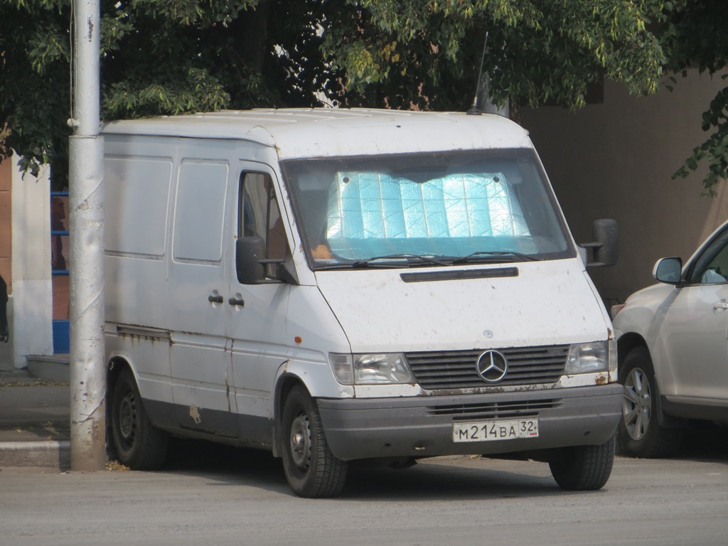 Фургон на шасси Mercedes-Benz Sprinter #М 214 ВА 32. Курган, улица Гоголя
