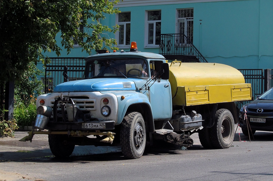 Поливомоечная машина ПМ-130Б на шасси ЗиЛ-431412 #Е 613 МА 40. Калуга, Московская улица