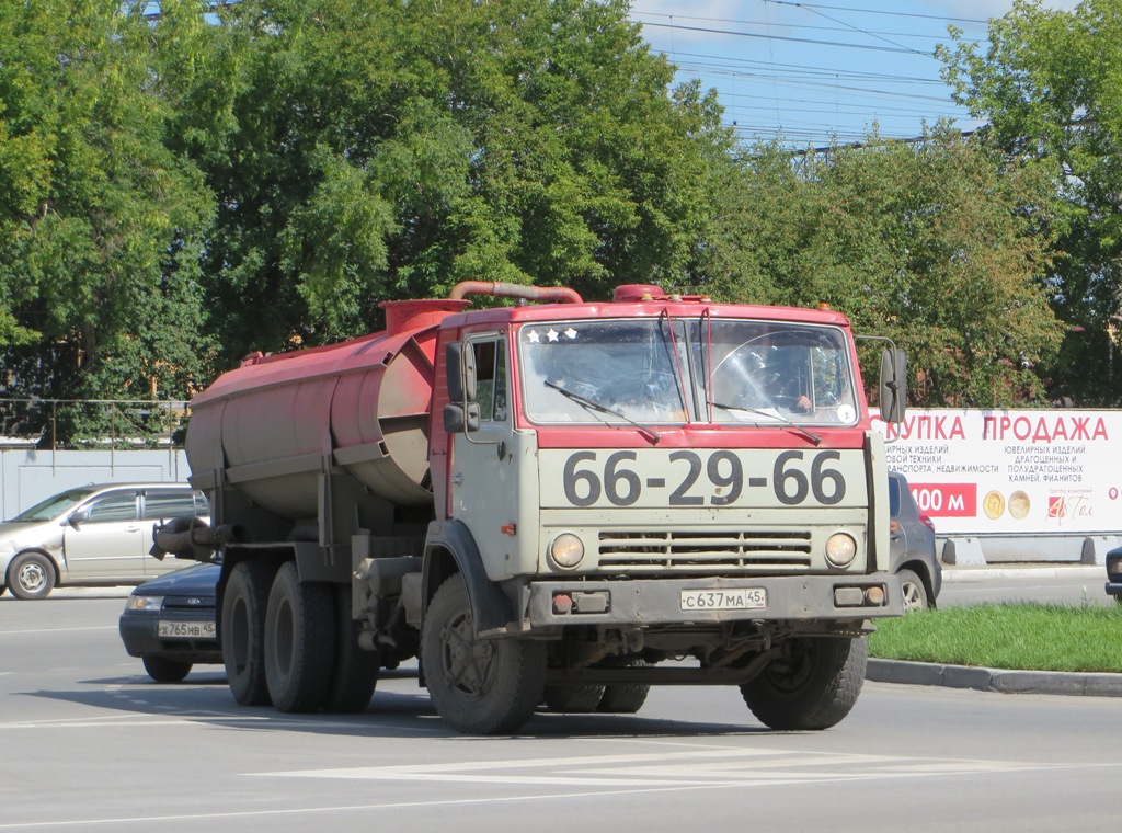 Машина вакуумная типа КО-505А на шасси КамАЗ-53213 #С 637 МА 45. Курган, Станционная улица