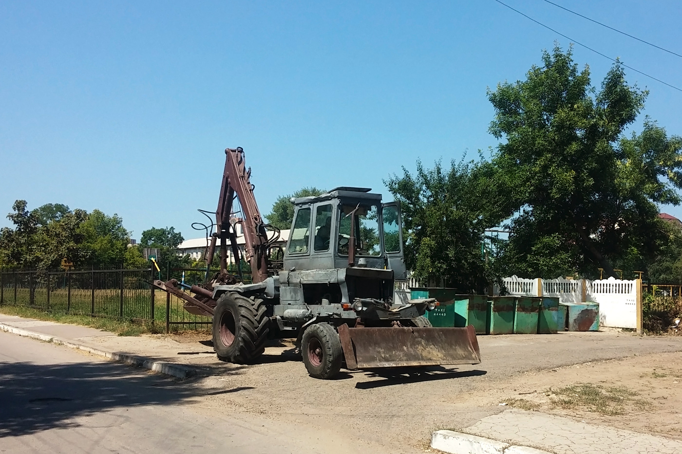 Экскаватор ПЭА-1,0 "Карпатец". Приднестровье, Тирасполь, Улица Юности