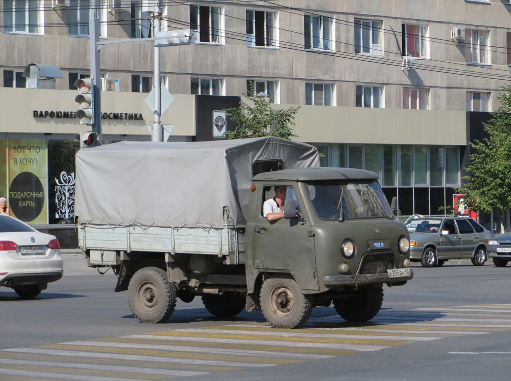 УАЗ-3303 #К 295 ВН 45. Курган, улица Куйбышева