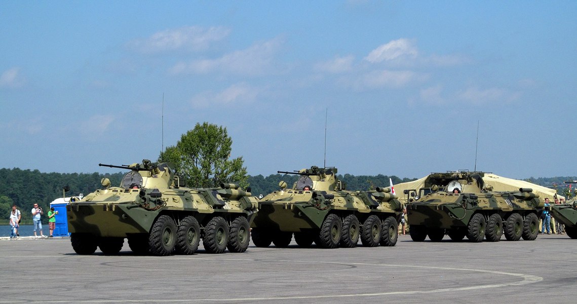 Колонна БТР-82А. Калуга, набережная Яченского водохранилища