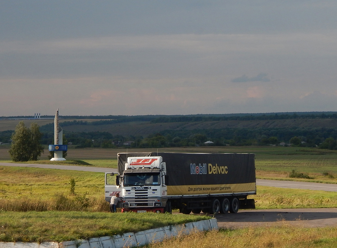 Седельный тягач Scania 113H 380  #Р 375 МА 31 с полуприцепом. Граница Острогожского района Воронежской области и Алексеевского района Белгородской области