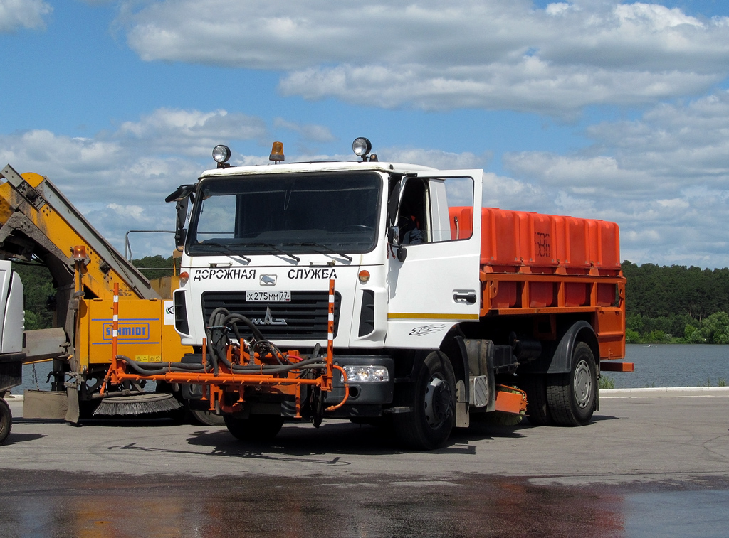 Коммунальная уборочная машина МКДС-3410 на шасси МАЗ 5340В2 #Х 275 ММ 77. Калуга, набережная Яченского водохранилища