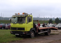 Эвакуатор на шасси  Mercedes-Benz* #М 582 ТА 40. Калуга, сквер имени космонавта Волкова