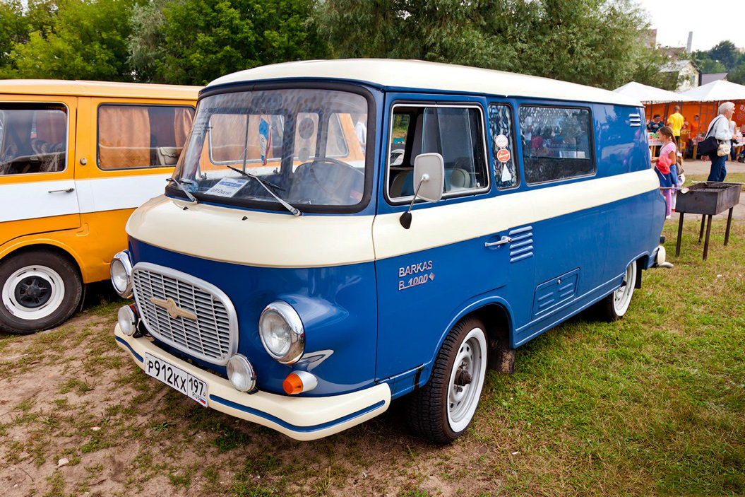 Грузопассажирский фургон Barkas B1000 #Р 912 КХ 197. Калуга, сквер имени космонавта Волкова