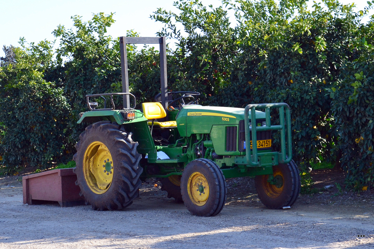 Трактор John Deere 5303 #55-341-51. Израиль, Нетания