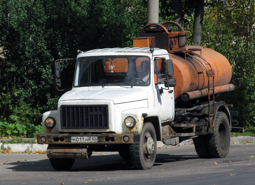 Топливозаправщик АТЗ 36135-011 на шасси ГАЗ-3309 #М 011 НМ 40. Калуга, Октябрьская улица