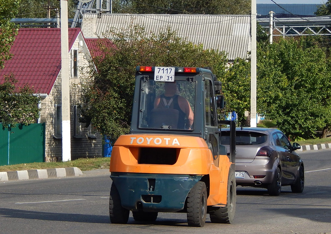 Погрузчик Toyota #7117 ЕР 31. Белгородская область, г. Алексеевка, улица Маяковского