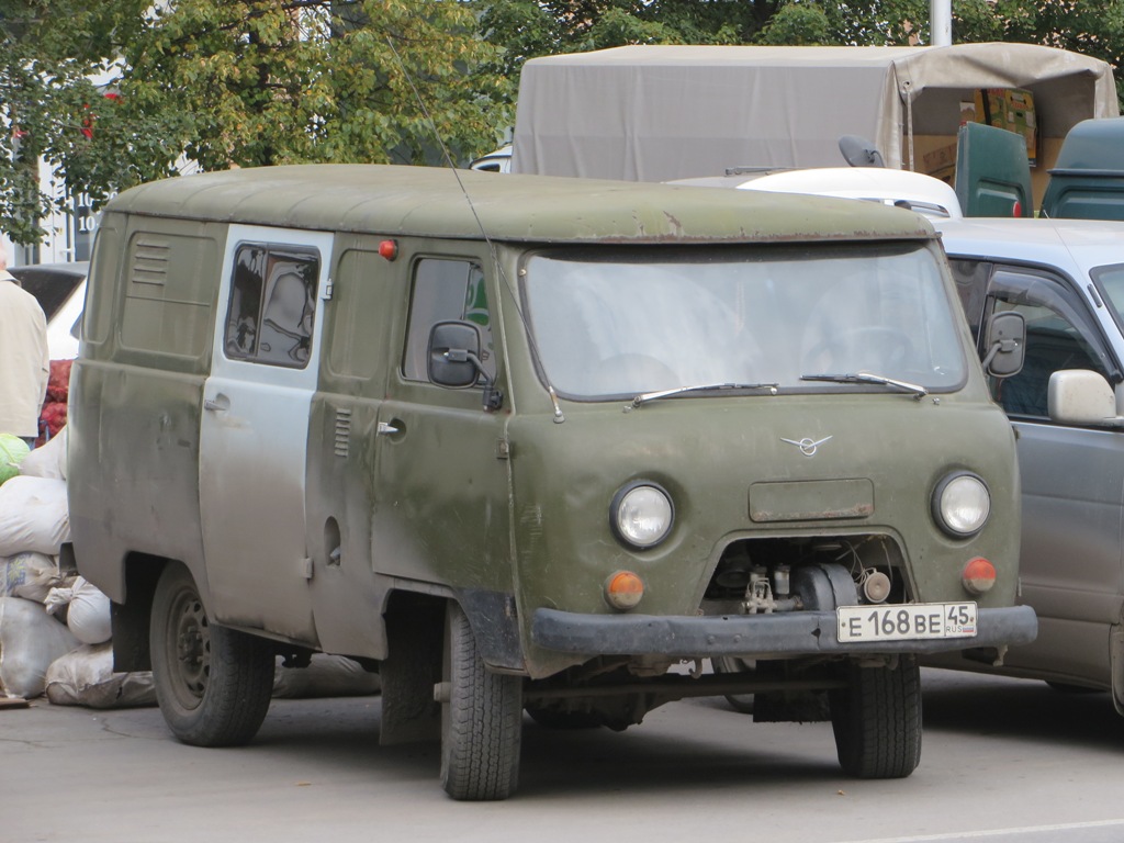 УАЗ-3741 #Е 168 ВЕ 45. Курган, улица Гоголя