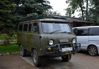 Автобус УАЗ-220695 #Е 214 ОС 197. Москва, Большая Академическая улица (территория храма Святого великомученика Георгия Победоносца в Коптево) 