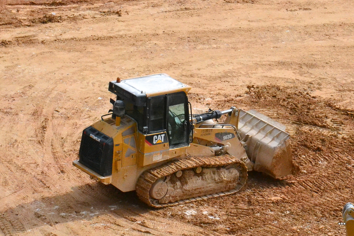 Гусеничный погрузчик Caterpillar 963D. Израиль, Йокнеам