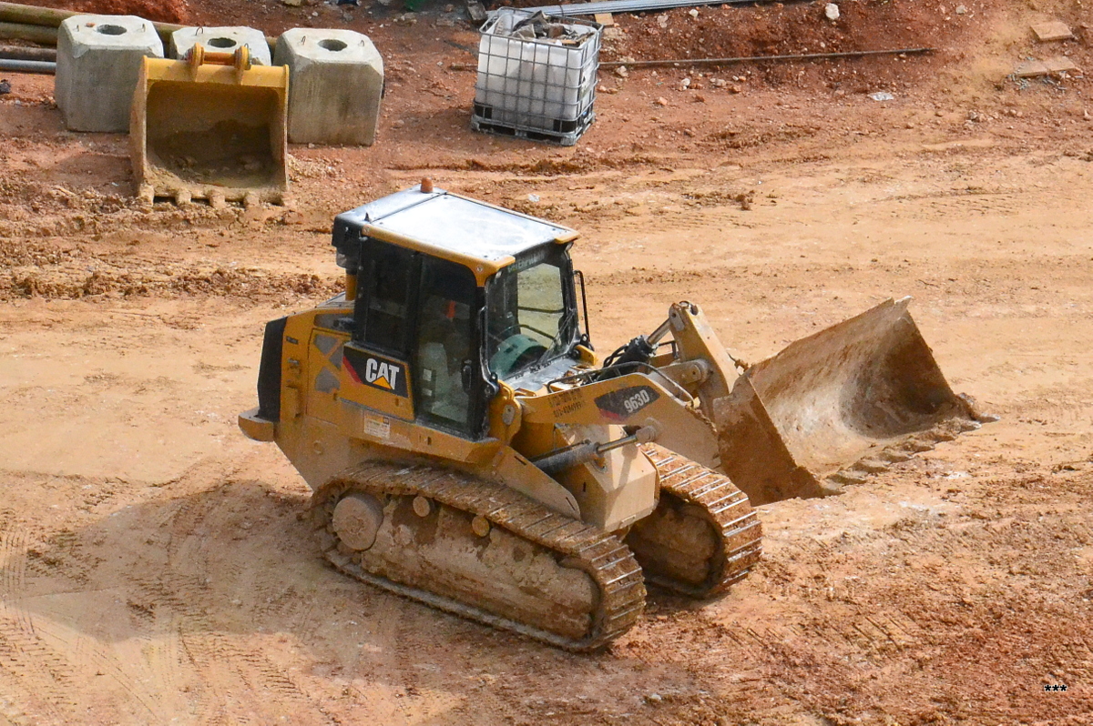 Гусеничный погрузчик Caterpillar 963D. Израиль, Йокнеам