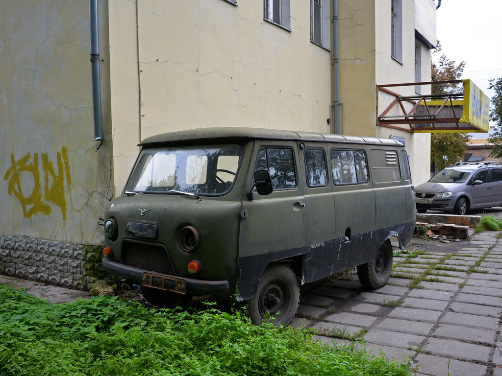 Грузопассажирский фургон УАЗ-3909. Москва, Коптевский бульвар 