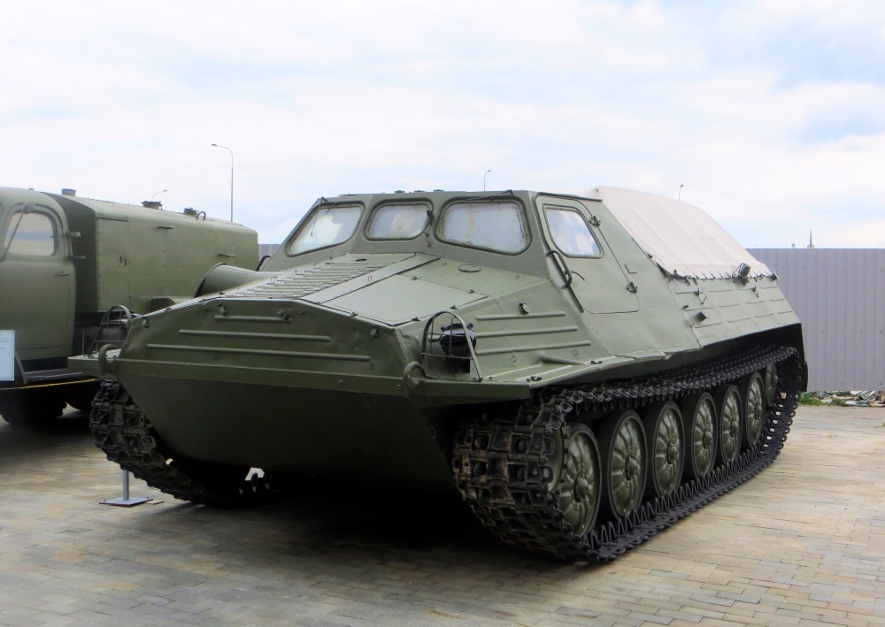 Дегазационный комплект войсковой ДКВ-1с на шасси тягача ГТ-Т. Свердловская область, Верхняя Пышма, музей "Боевая Слава Урала"