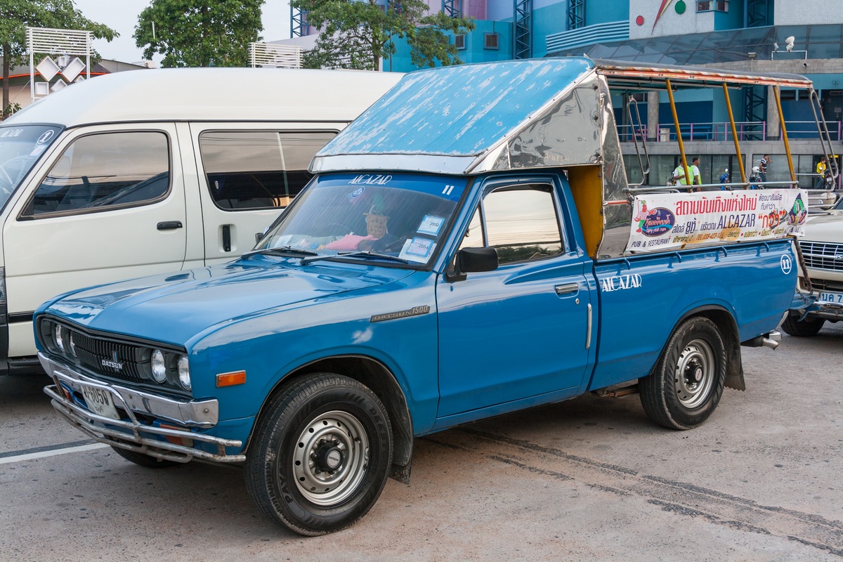 Автомобиль Datsun 1500 Pickup #ม-6050, оборудованный для перевозки пассажиров . Таиланд, Паттая