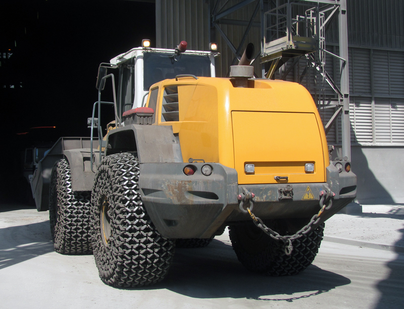 Погрузчик фронтальный Liebherr L586. Днепр, завод "Интерпайп-сталь"