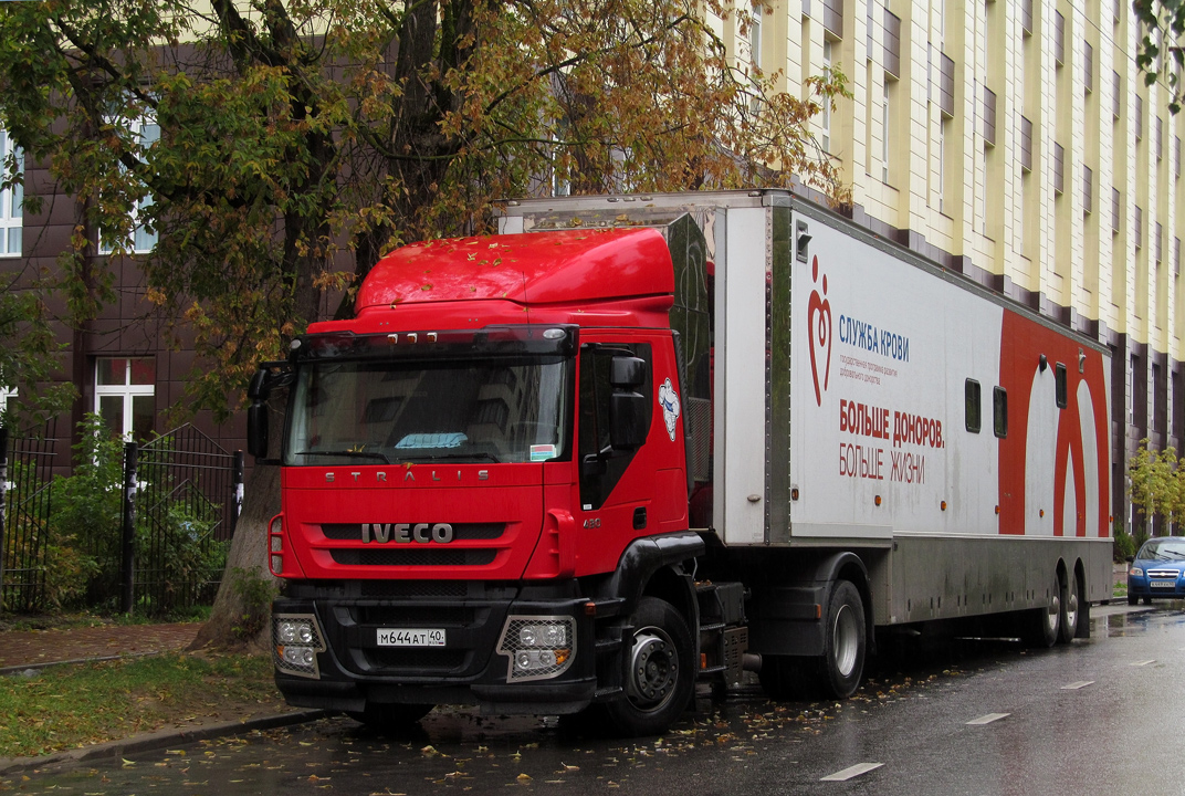 Седельный тягач IVECO Stralis #М 644 АТ 40 c полуприцепом. Калуга, улица Степана Разина