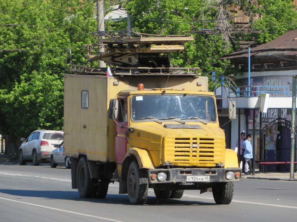 Автоподъёмник для ремонта контактной сети АП-7МП на шасси ЗиЛ-433362 #С 924 КВ 45. Курган, Пролетарская улица