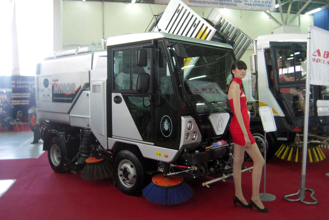 Коммунальная машина Scarab Minor M25H на автовыставке . Тюмень, Севастопольская улица
