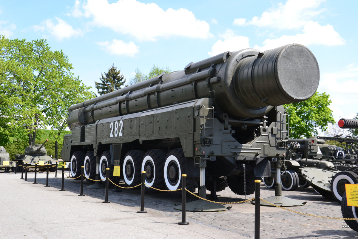 Мобильная пусковая установка 15У106 №282  на шасси МАЗ-547В комплекса 15П645 "Пионер" (РСД-10). Украина, Киев, Музей истории Украины во Второй мировой войне