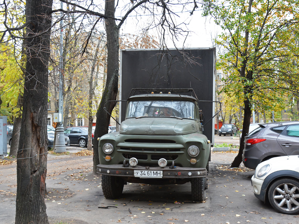 Фургон на шасси ЗиЛ-431410 #У 3461 МН  . Москва, Коптевская улица  