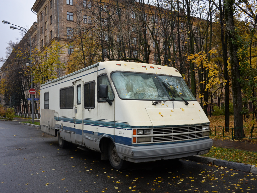 Кемпер Pinnacle 300 на шасси Сhevrolet #Н 240 ХХ 77. Москва, улица Зои и Александра Космодемьянских 
