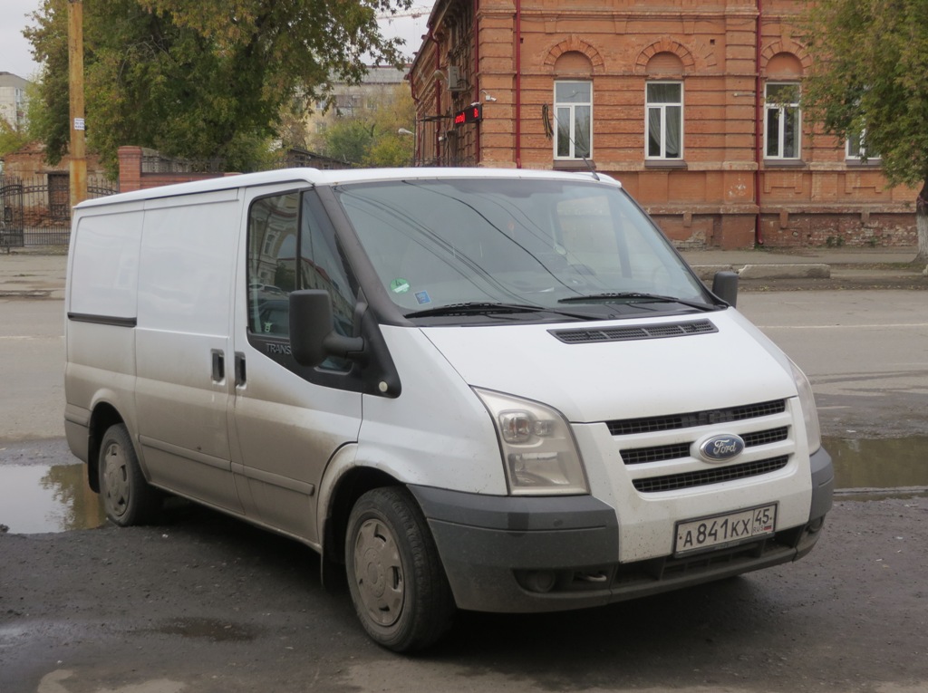 Фургон Ford Transit #А 841 КХ 45. Курган, улица Куйбышева