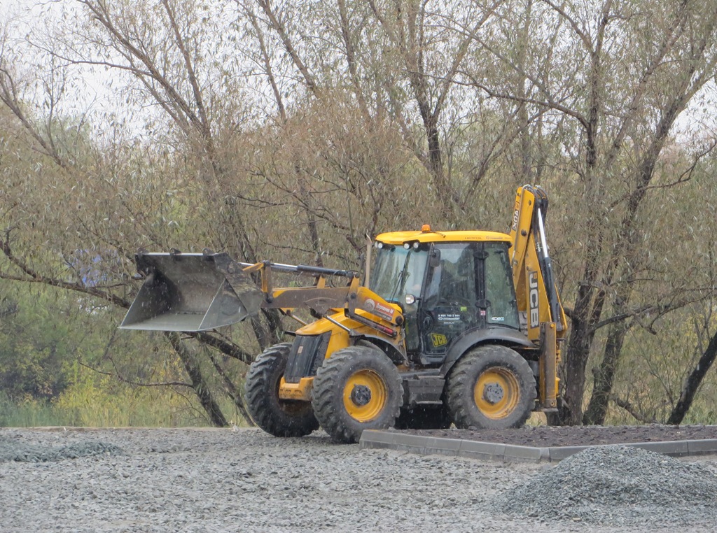 Экскаватор-погрузчик JCB 4CX. Курган, улица Красина