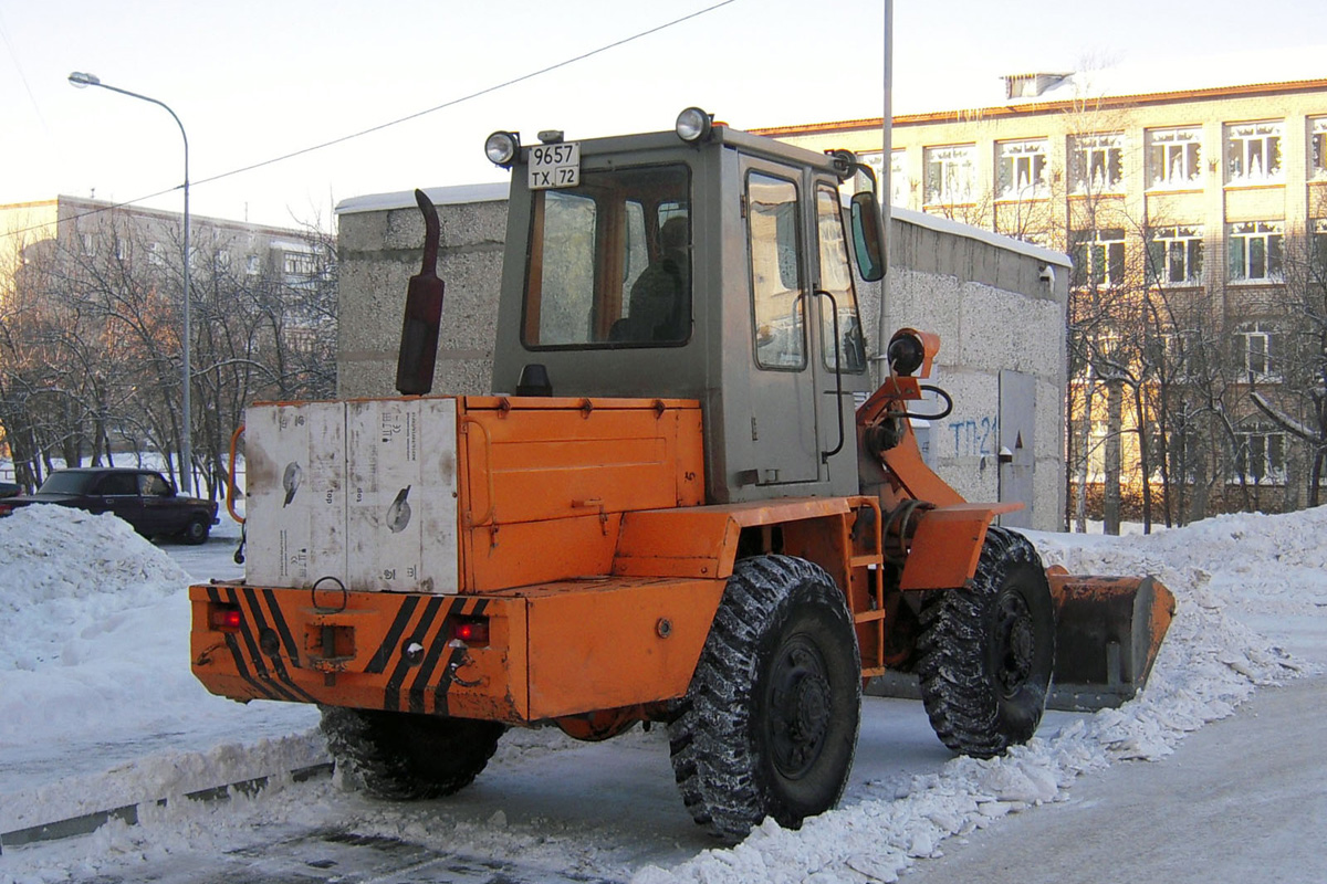 Фронтальный погрузчик ТО-30 #9657 ТХ 72. Тюмень, Ямская улица