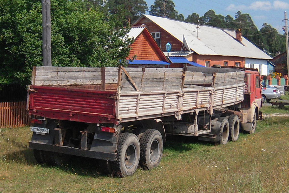Полуприцеп #АТ 9600 72 в составе автопоезда. Свердловская область, Луговской, Тугулымская улица