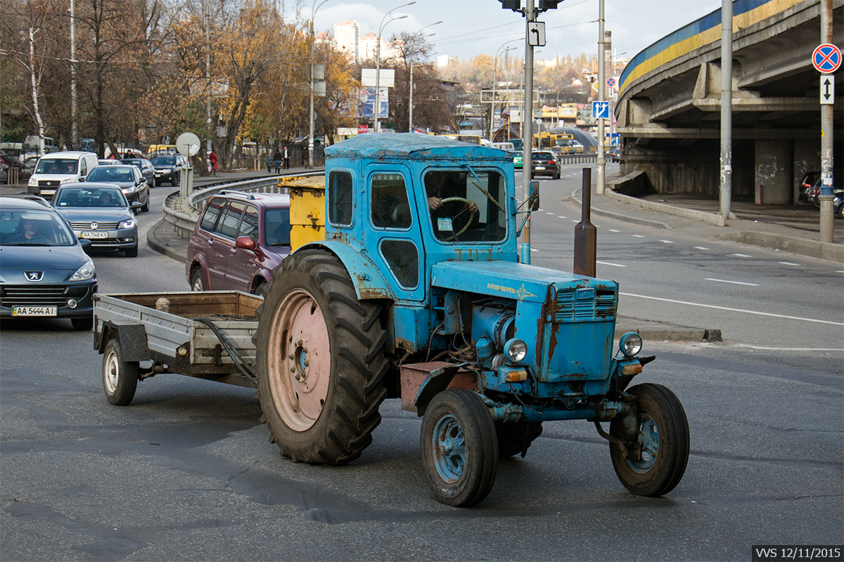 Трактор Т-40М #00319 КС компании "Київенерго" с одноосным автомобильным прицепом. Киев, проспект Науки / Саперно-Слободская улица