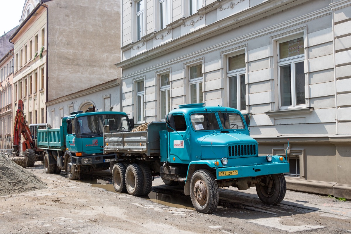 Самосвалы  Praga V3S #CBA 28-00 и Tatra 815 S3 TerrNo1. Чехия, Ческе-Будеёвице