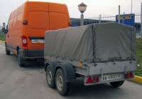 Прицеп автомобильный двухосный #ВВ 4900 50 в составе автопоезда. Тюмень, улица Мельникайте