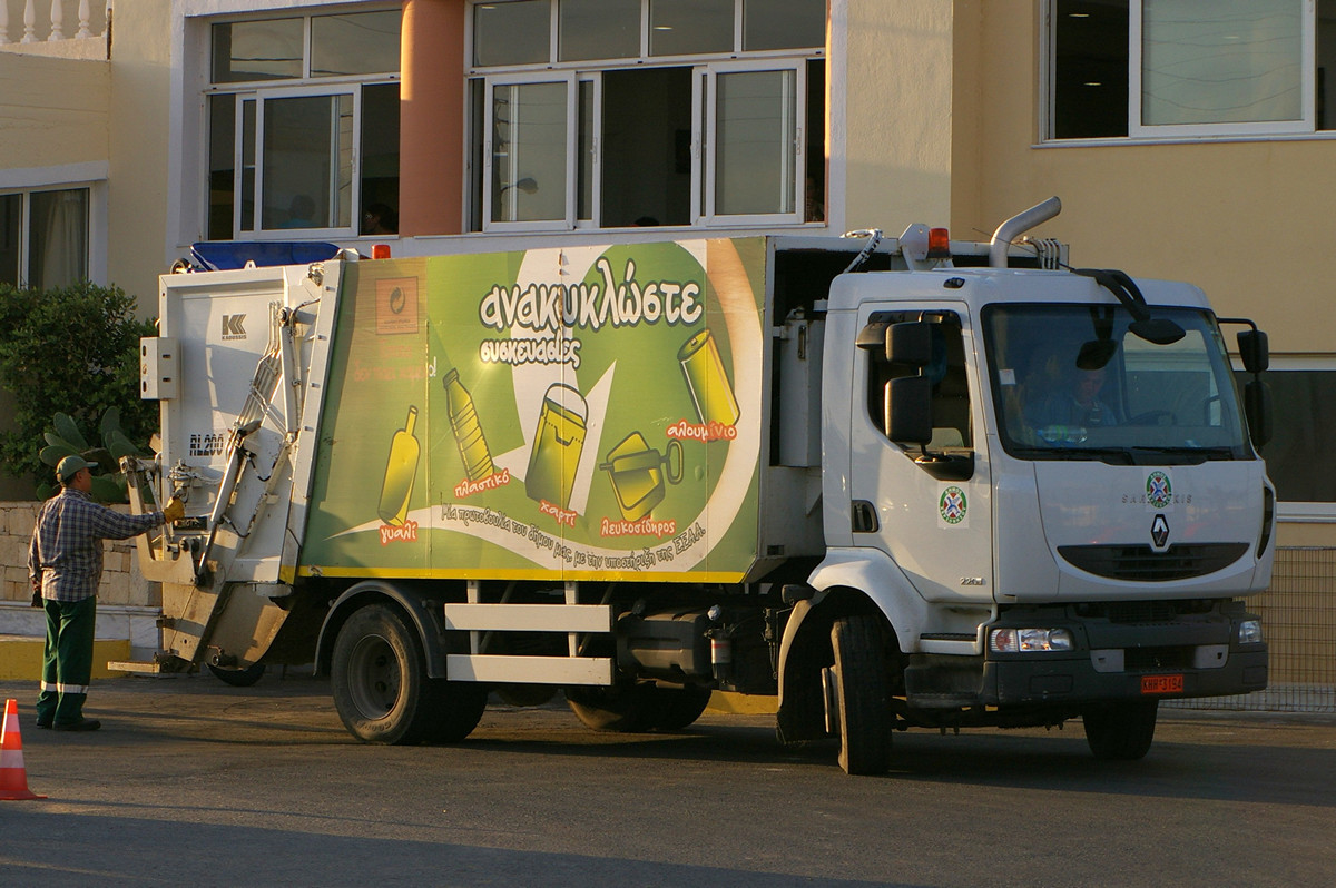 Мусорвоз Norba RL200  на шасси Renault Midlum 220 DCI. Греческая республика, остров Крит, Муниципалитет Ираклион, Аналипси