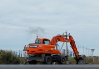 Экскаватор Doosan DX160W #5836 ЕС 31. Белгородская область, Алексеевский район, автодорога Р-185 "Белгород - Павловск"