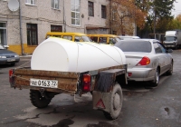 Прицеп КМЗ-8136 #АЕ 0163 72 в составе автопоезда. Тюмень, улица Гастелло